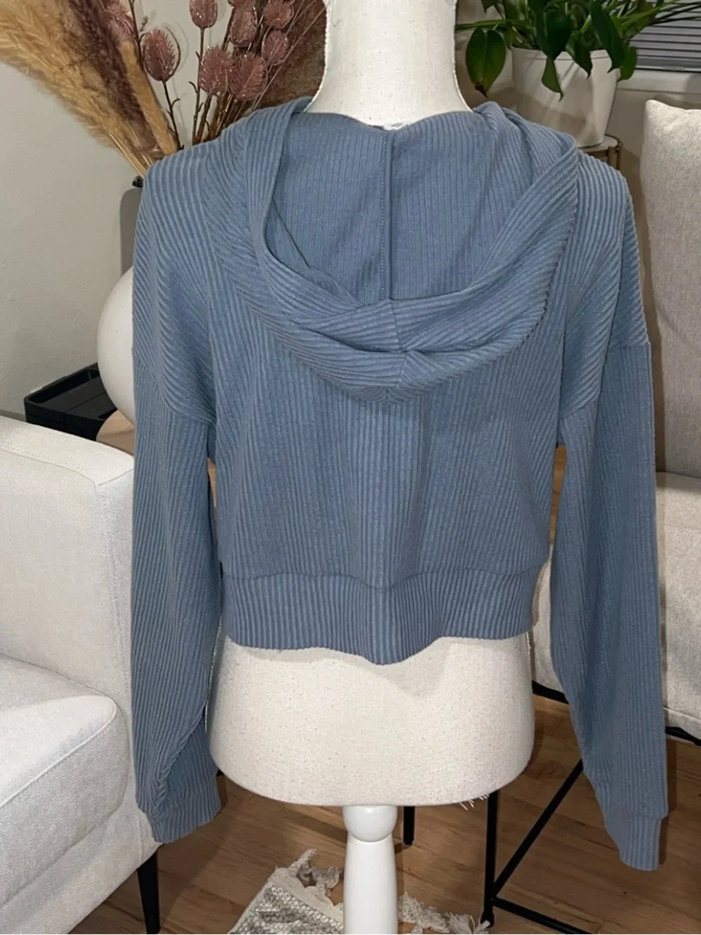 Alo Muse Cropped Ribbed Hoodie in Slate Gray